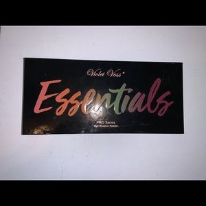Essentials PRO series eyeshadow Pallette.